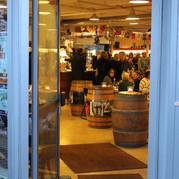 Eingang zu Guido Kellers Weinladen in Stuttgart