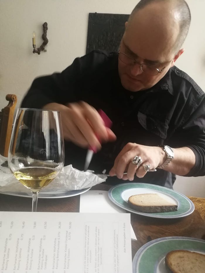 Dr. Thomas Schuetz aus meinem Team vom Wein-Musketier Guido Keller Wein & Kultur in Stuttgart hat den Beitrag zur Mosel in der neusten wissenschaftlichen Kompilation zur Geschichte des europäischen Weinbaus verfasst.