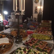 Das anspruchsvolle und leckere Buffet im Weinladen