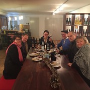 Das Stuttgarter Team bei einer Weinprobe 