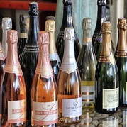 Eine große Auswahl an Crémant, Sekt und Champagner im Wein-Musketier