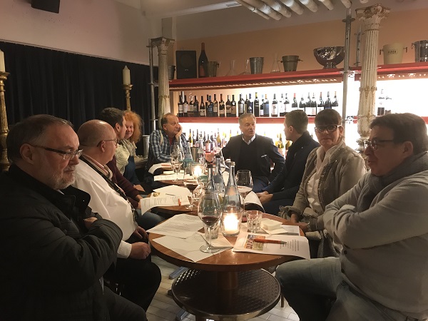 Große Bordeauxweine im Weinladen in Stuttgart - auch als Mietlocation für Ihre Party zu buchen Große Bordeauxweine im Weinladen in Stuttgart - auch als Mietlocation für Ihre Party zu buchen