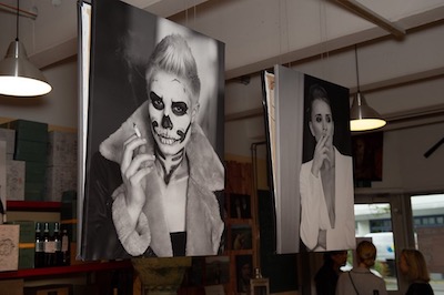 Sandra Wolf Fotografie "Women pur" in Ihrem Weinladen Wein-Musketier in Stuttgart