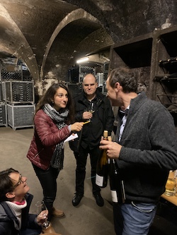 Das Team Wein-Musketier Stuttgart zum Winzerbesuch beim Weingut Ratzenberger in Bacharach - sein Riesling und Sekt im Wein-Musketier Stuttgart