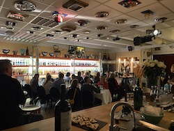 Weinseminar 'Wein und Käse' im Weinladen in Stuttgart. Ihr Wein-Musketier Wein und Kultur in Degerloch von Guido Keller hat viele Weinseminare im Programm.