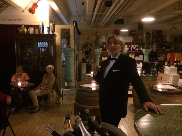 Wolfgang Seljé im Weinladen in Stuttgart bei Guido Keller