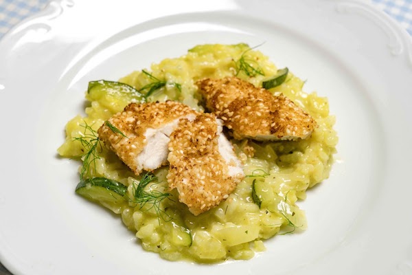 Fenchel-Zucchini-Risotto mit Hähnchen in der Knusper-Panade mit unserer Weinempfehlung aus Stuttgart vom Weinladen in Degerloch