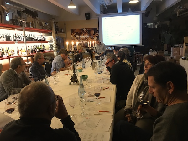 Was erwartet Sie bei unserem Rebsorten-Weinseminar mit Weiß- & Rotweinen bei uns in Stuttgart?