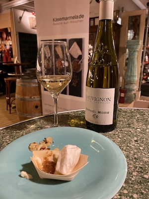 Bei unserem Weinseminar Wein und Käse in Stuttgart ein Weißwein von der Loire, Frankreich: Touraine Sauvignon Blanc von Raphael Midoir
