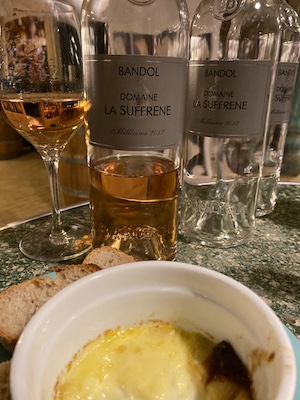 Bei unserem Weinseminar Wein und Käse in Stuttgart unseren Roséwein Bandol der Domanine La Suffrene in der Provence, Frankreich