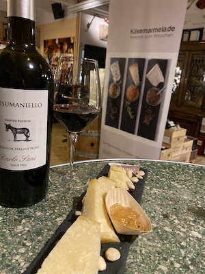Bei unserem Weinseminar Wein und Käse in Stuttgart den Susumaniello von Carlo Sani aus Salento in Italien