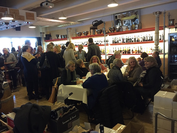 Champagner in Stuttgart verkosten, genießen und kaufen - Einmal im Jahr in Degerloch beim Wein-Musketier Guido Keller, Wein & Kultur Champagner in Stuttgart verkosten, genießen und kaufen - Einmal im Jahr in Degerloch beim Wein-Musketier Guido Keller, Wein & Kultur