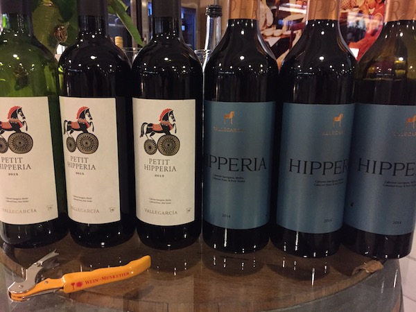 Pago-Weine bei uns im Wein-Musketier Guido Keller, Hipperia, Syrah, Petit Hipperia - Spanischer Rotwein in Stuttgart