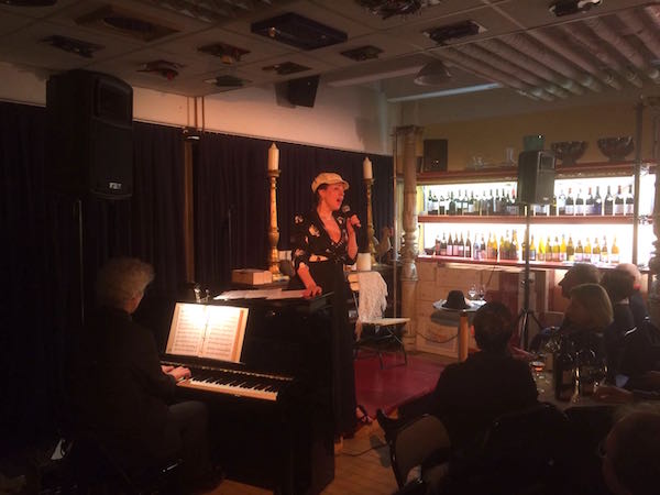 Ines Martinez sing Kreisler im Wein-Musketier Stuttgart, Wein & Kultur