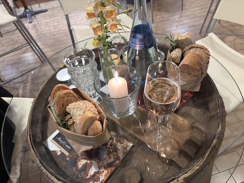 Karl Schregle feiert seinen Geburtstag im Weinladen von Guido Keller in Stuttgart Degerloch