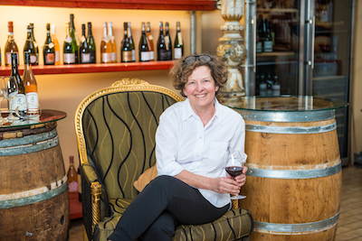 Silke Stahn im Team Wein-Musketier Stuttgart sorgt zum Wein, Champagner und Prosecco für die kulinarischen Genüsse in Stuttgart Degerloch