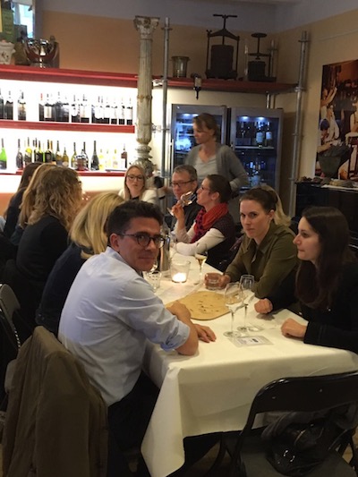 Viele Gäste kamen zu uns in den Stuttgarter Weinladen, um mit Bettina Schumann über Weine zu fachsimpeln, sich zu informieren und zu genießen